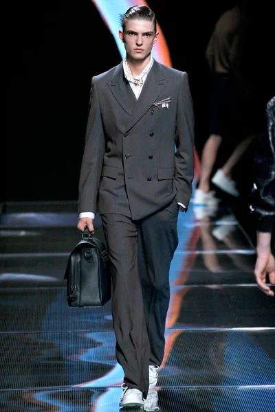 Look 7
